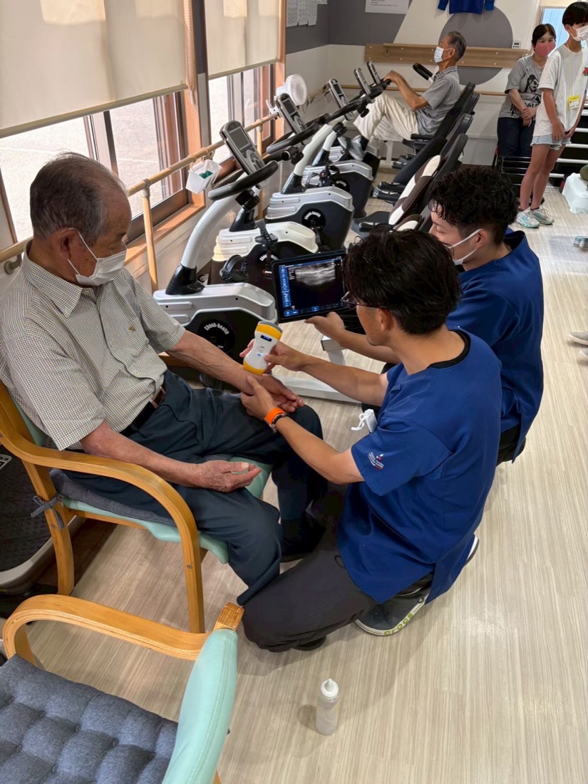 接骨院の先生によるストレッチ施術